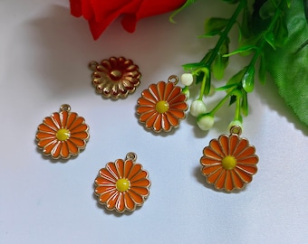 10 o 30 piezas colgantes de encantos de flores de esmalte, encantos de margarita de esmalte de 18x21 mm, encanto de flores a granel, suministro de joyería DIY, hallazgos, C525