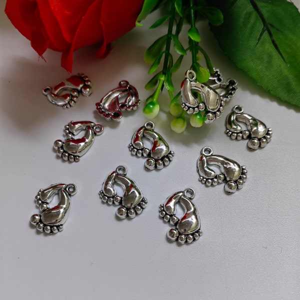 30 or 50pcs Antique Silver Foot Charms, 13x20 mm Metal Feet Charms, Bare Feet Charms, Baby Feet Charms, DIY Jewelry Supply, Findings, C523