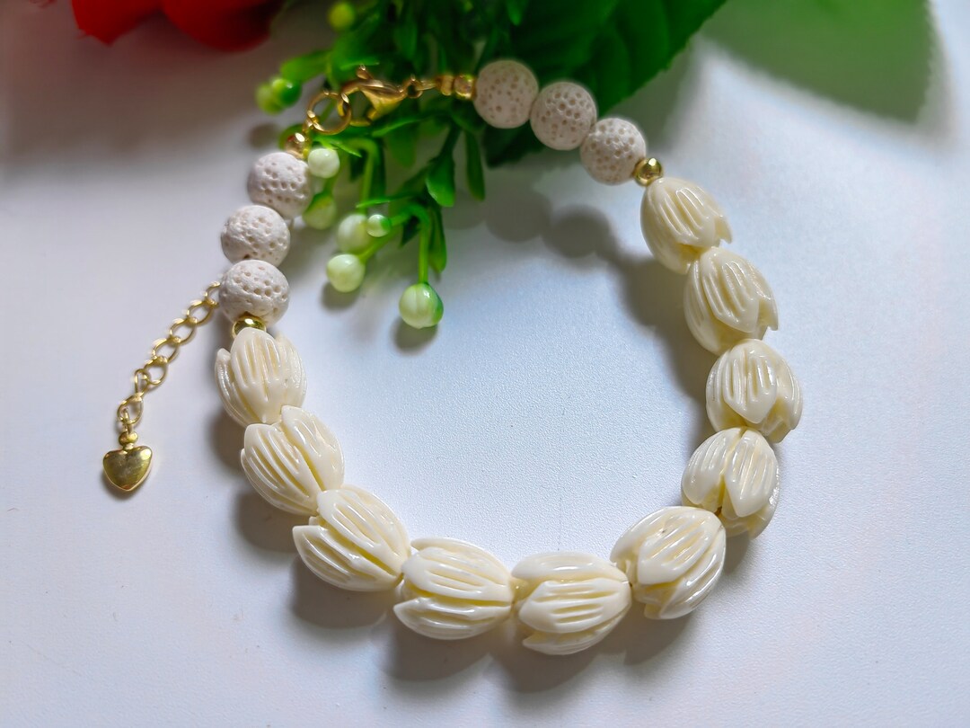 Resin Pikake Beaded Bracelet, Jasmine Flower Bracelet, Pikake and White