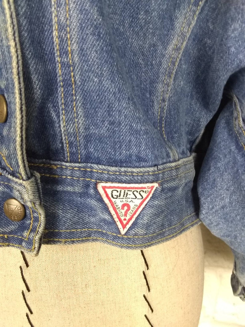Guess women jacket blue jean denim vintage 80s cropped long sleeve triangle logo pockets snap button size XS S