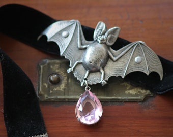 vampire necklace, velvet goth choker, bat necklace for romantic goth, alt jewelry,