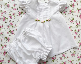 Weißes Nadelstreifen Kleid und Bloomer Set