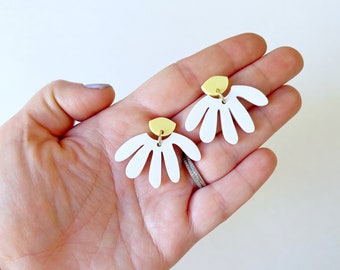 White Daisy Stud Earrings