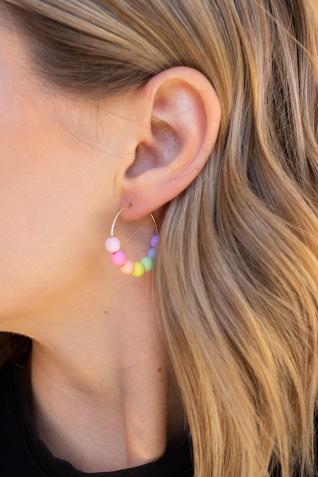 ★韓国人気★TATIANA★Pastel Rainbow Mini Hoop Earring Ann Pastel Milli Sideways Hoops | Kalan By Suzanne Kalan®