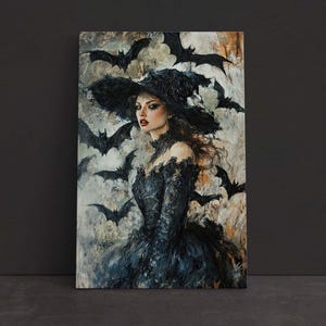 Puede incluir: Una pintura de una mujer con un vestido y un sombrero negros, con murciélagos volando a su alrededor. El fondo es un cielo oscuro y tormentoso.