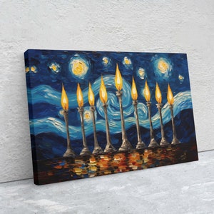 Pu&ograve; includere: Un dipinto che rappresenta un cielo notturno stellato con una fila di candele accese in primo piano. Le candele sono dipinte in modo stilizzato, con spessi tratti di vernice gialla e arancione. Lo sfondo &egrave; di un blu profondo con nuvole bianche vorticose.