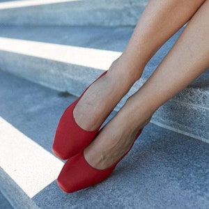 Leren damespumps, comfortabele lage hak, kleine en grote maten, rode pumps, elegante schoenen, handgemaakt - Elize