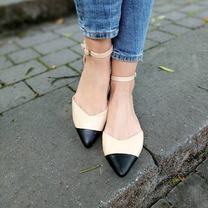 leather pumps for women, flat shoes with ankle strap, pointed ballet flats two-tone beige ballet flats with black toe-Nuria