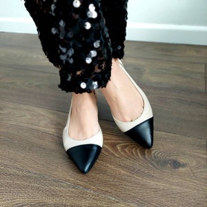 Women's leather pumps, low block heels, elegant office two-tone, black toe sandals, slingback in beige and black, office pumps Rimini image 5