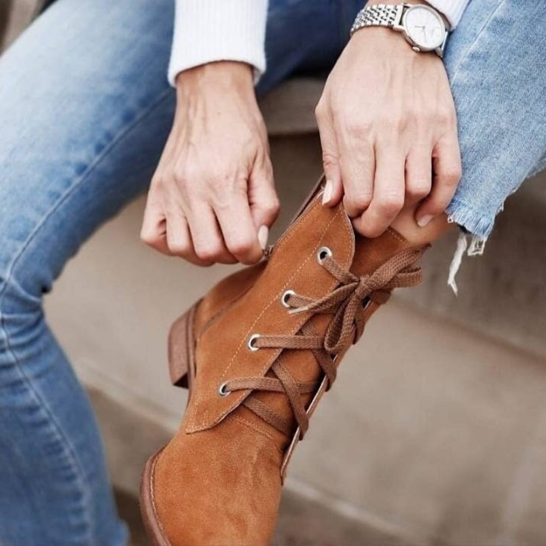  Botines planos para mujer, con volantes, tacón bajo y grueso,  apilado, con puntera puntiaguda, zapatos occidentales, Marrón : Ropa,  Zapatos y Joyería