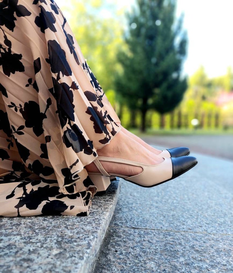 Women's leather pumps, low block heels, elegant office two-tone, black toe sandals, slingback in beige and black, office pumps Rimini black leather toe