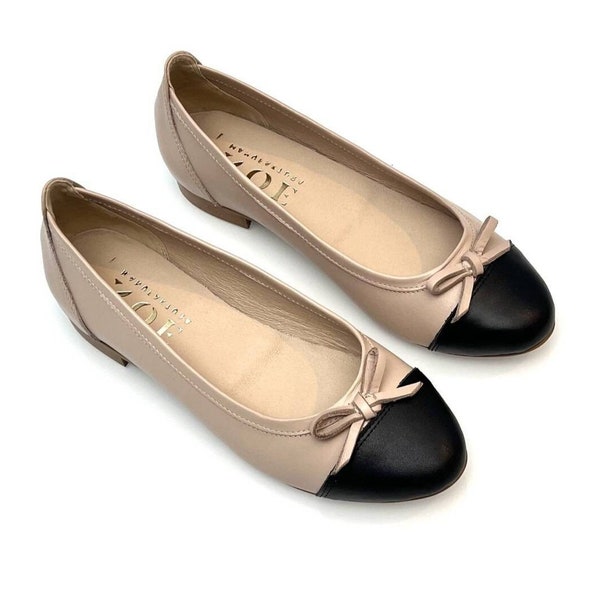 Beige and black ballerinas, flat pumps with bow, handmade in leather, black round toe, slip-on flat shoes -Vaiana