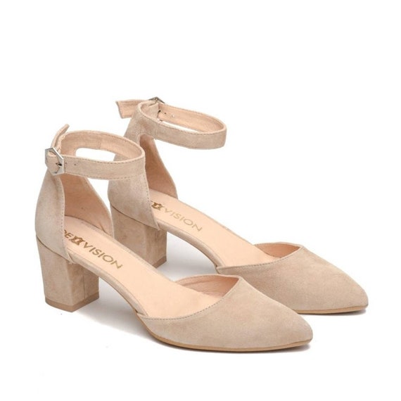 Beige sandalen met lage hak sale