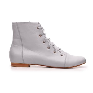 Graue Schnürstiefeletten, Lederstiefeletten für Damen, hohe Schnürschuhe, flache Abendschuhe, Schnürstiefel - Miu