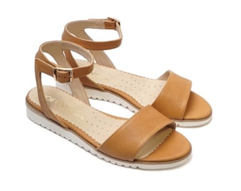 Sandals in suede and smooth leather - cappuccino, honey and black colors