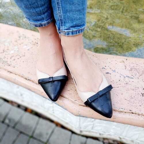 Women's leather pumps, flat shoes, pointed ballerinas, two-tone pumps, large and shops small sizes - Rava