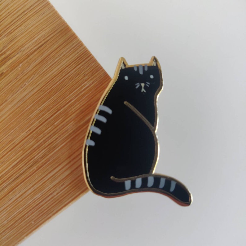 Black cat pin for Halloween