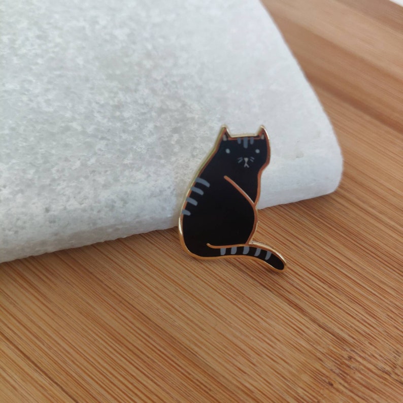 Black cat pin for Halloween