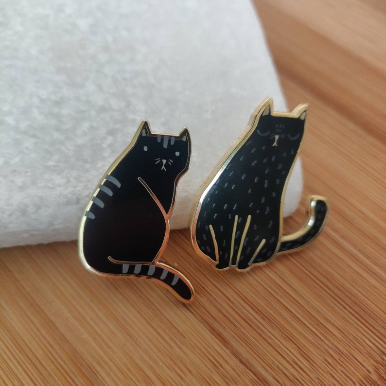 Black cat pin for Halloween