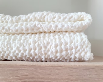 Soft and Absorbent Waffle Textured Linen Towel for Bath and Beach, Large Bath Towel