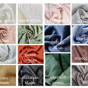 K&ouml;nnte beinhalten: Eine Sammlung von 16 Stoffmustern in verschiedenen Farben und Texturen, darunter Schneewei&szlig;, Warmwei&szlig;, Rosa Wasser, Hell Natur, Blush, Kraut, Himmelblau, Indigo Blau, Gestreift, Gebranntes Orange, Schokolade, Goldene Ernte, Obsidian Schwarz, Smaragdgr&uuml;n und Taupe.