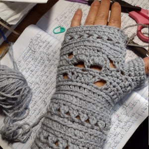 Crochet Skull Fingerless Gloves Pattern