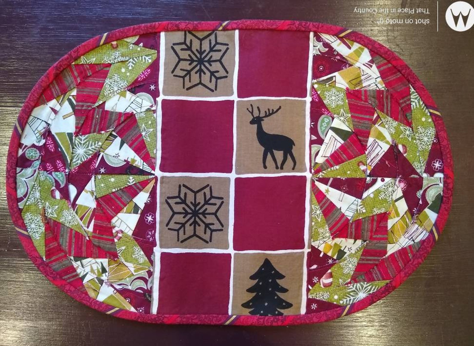 Set of four Oval Christmas placemats with pieced ends and Etsy