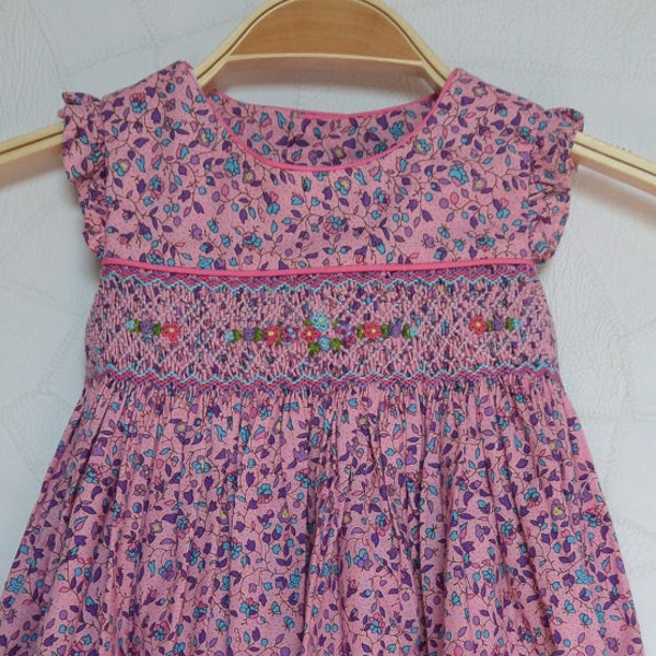 robe brodée rose