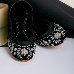 Moonlit Blossoms Wedding Flat Shoes Black Women Ballet Flats Handmade Khussa Bridal Ballet Flats Mojari for Women Velvet Indian Juttis