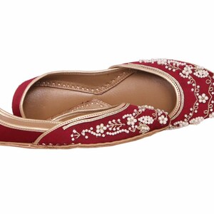 Pearl Allure - Red base Pearl Embellished Ballet Flats / Red Mojari / Red Khussa / Red Juti / Red Slip-ons / Scharlachrot Brautschuhe Flach