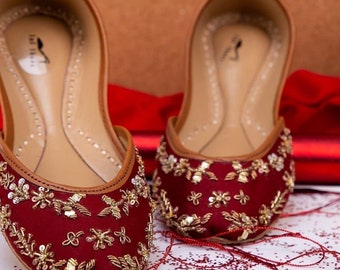 Red khussa shoes Clearance