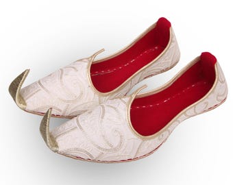 Jutti punjabi blanco y dorado: zapatos khussa para bodas de hombre
