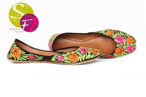 Belle Floral peint à la main les femmes chaussures plates Ballet Flats peint à la main khoussa Juti ethnique peint chaussures peintes à la main Mojari Juttis indien | La Reine De La Qualité
Belle Floral peint peint peint à la main les femmes chaussures plates Ballet Flats peint à la main khoussa Juti ethnique peint chaussures peintes à la main Mojari Juttis indien | La Reine De La Qualité
e6b388