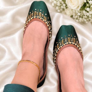 emerald green dress gold shoes and collection-cocktaildresses color-yellow