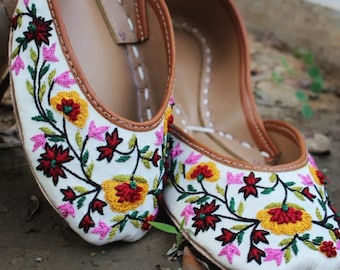 Handmade Floral Embroidered Jutti Shoes: Indian Ethnic Flats