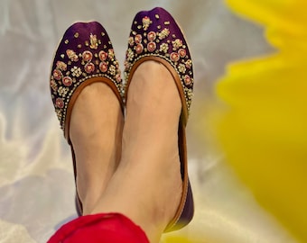 Handgemachte Violette Satin Khussa Ballerinas: Pailletten & Strass Indianer Jutti