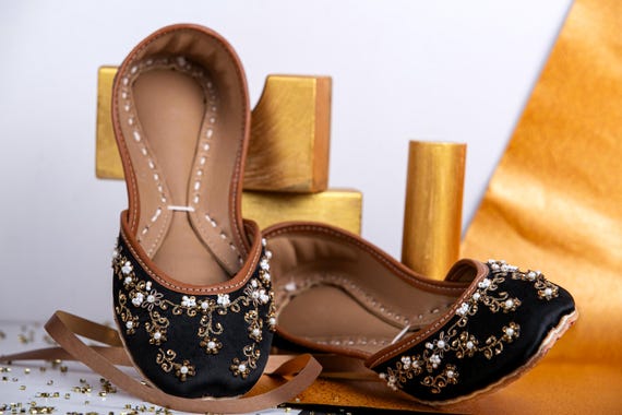 Golden Vine Elegance Flats: Black Wedding Shoes, Comfortable Handmade Bridal Slip-Ons, Personalized Juttis & Mojari