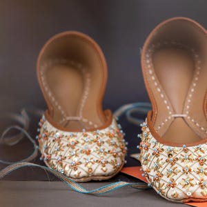Latticed Glamor Ivory Bridal Wedding Shoes Khussa Ladies Mojari Punjabi Jutti Traditional Indian Footwear for Women