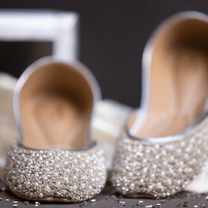 Pearl Exquisite - Comfortable Pearl Bridal Shoes Wedding Flats for Bride Jutti Shoes Mojari for Women Punjabi Jutti for Ladies Womens Khussa