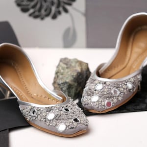 Silber Futter - Handgefertigte verschönerte Silber Frauen Wohnungen Ballerinas Silber Khussa Juti Spiegel Arbeit Brautschuhe Mojari Indische Juttis