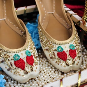 Love Birds - Ivory Ballet Flats Juttis Date Night Slip Ons Pakistan Khussa Mojari Ivory Khussa Indian Ballerines Traditional Shoes of India