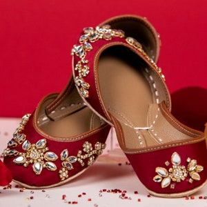 Burgundy Bridal Flats, Maroon Satin Kundan Rhinestone Jutti, Tear Drop Embroidery, Handmade Wedding Shoes, Indian Bridal Khussa, Wide Fit