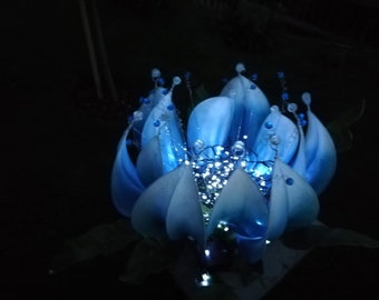 Fairy blue white garden light sculptur, day and night garden light decoration