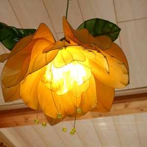 Yellow gardenia chandelier lamp with 2 green leaves, lamp made of steel wire and fabric