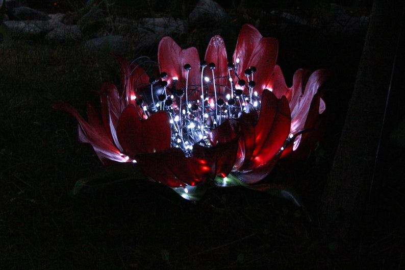 Unik trädgårdslampa röd vallmo skulptur, älvkvällslampskärm bild 2