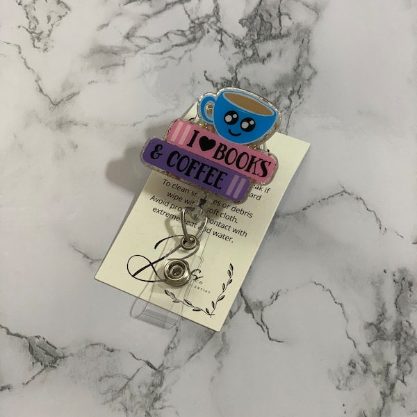 Livres et bobine de badge café