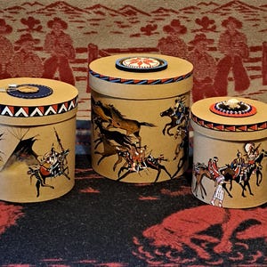 Cajas, juego de 3 cajas de cartón, pintadas a mano, estilo nativo americano, por Patricia Carroll Sailors