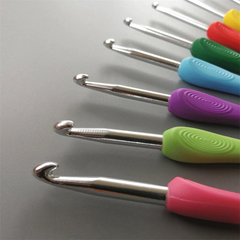 Boye Size P and Q (11.5mm and 15.75mm). Jumbo hollow plastic crochet hooks  (the size is not printed on the hooks)