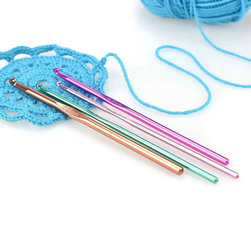 SOFT TOUCH Clover Crochet hooks. Ergonomic soft grip with aluminum heads  available in sizes B C D E F G 7 H I J