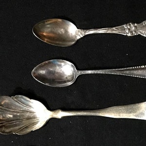 Rogers & Bro., THF Thorndike, and one unmarked, assorted spoons. All appear to be silver plate